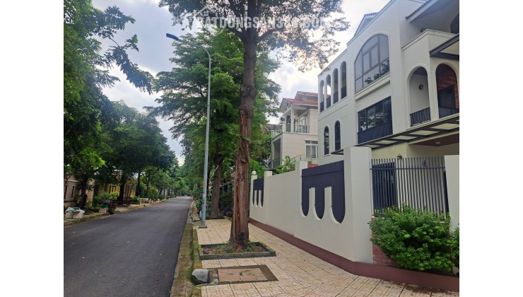 BÁN BIỆT THỰ NGAY GLOBAL CITY - TRUNG TÂM Q.9 - GIÁ 19.5 tỷ